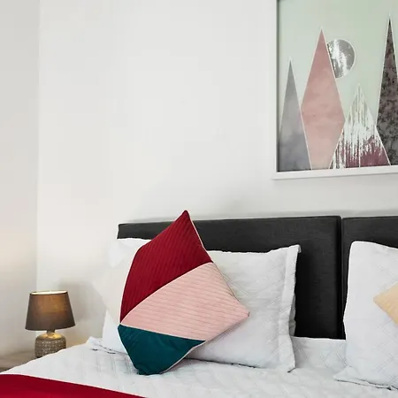 60 Percent Off For Long - For Business, Families, Relocations And Leisure- Book Today At Premium Executive Serviced - Center - Westgate, 1 Bed Apt, Free Wi-fi