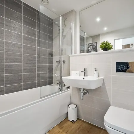 60 Percent Off For Long - For Business, Families, Relocations And Leisure- Book Today At Premium Executive Serviced - Center - Westgate, 1 Bed Apt, Free Wi-fi