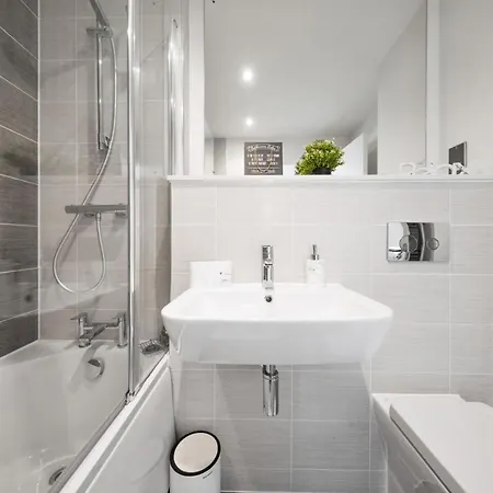 Apartament 60 Percent Off For Long - For Business, Families, Relocations And Leisure- Book Today At Premium Executive Serviced - Center - Westgate, 1 Bed Apt, Free Wi-fi