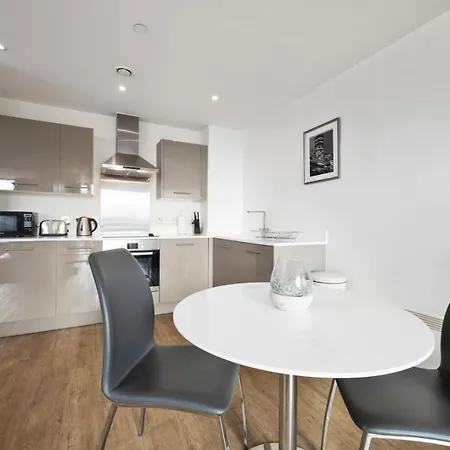 60 Percent Off For Long - For Business, Families, Relocations And Leisure- Book Today At Premium Executive Serviced - Center - Westgate, 1 Bed Apt, Free Wi-fi Apartament
